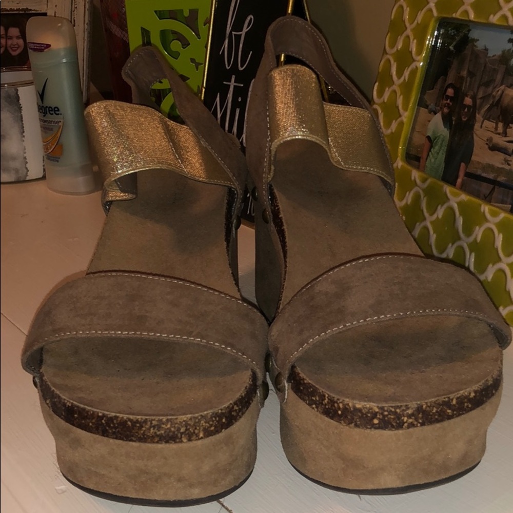 Summer wedges